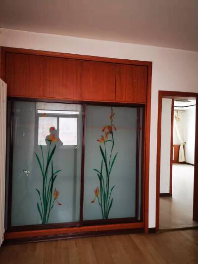 出售万和家园116平三室65万已出税送车库