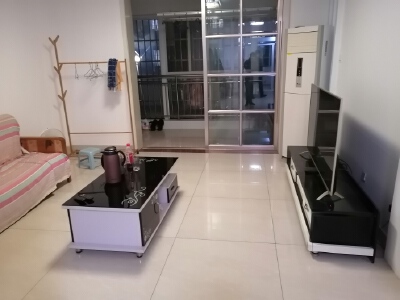 出售岚山湾101平三室精装修62万带储藏室