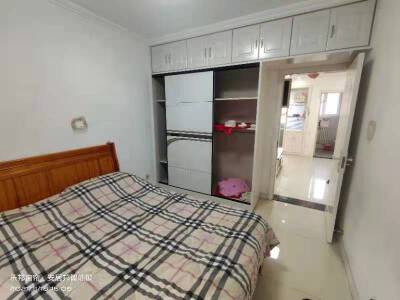 出租官山社区60平两室精装修拎包入住，价格面议，位置优越，周边有学校和超市