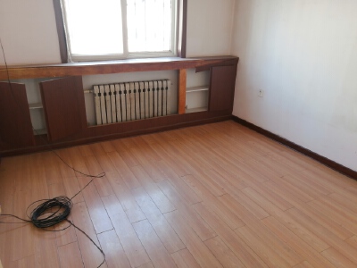 出售紫云阁110平三室简装56万