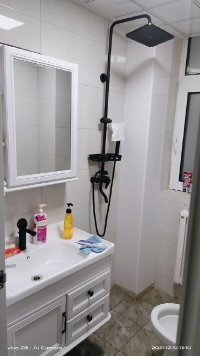 出售官山社区2室精装