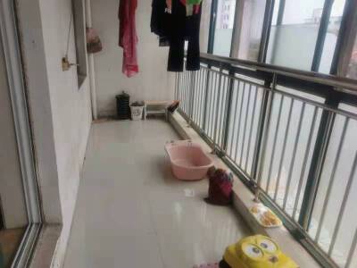 出售砚台山新区120平18万