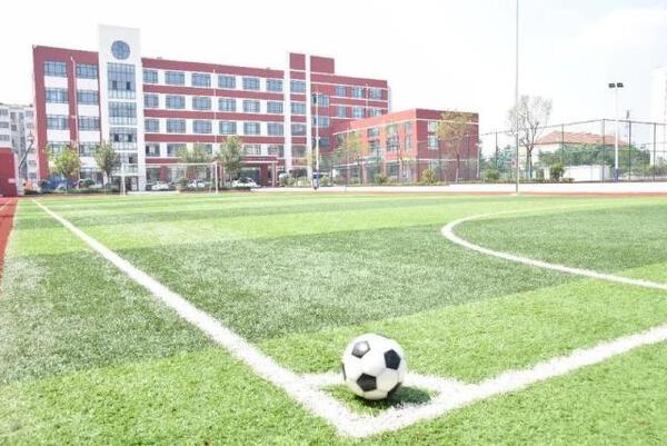 东港区第三小学