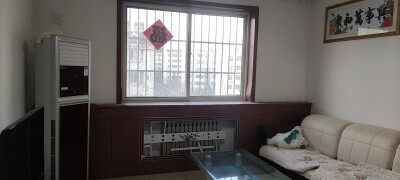 岚山区新玛特商圈轿顶山花园110平45万精装急售