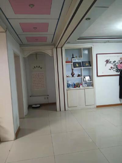 出售竹云山庄115平三室精装修63万送储藏室，黄金楼层已出税