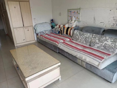 紫钰花园 三室 家具家电齐全1200元 有钥匙