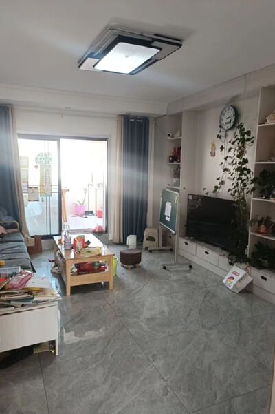 舒斯贝尔花园 94平 4室2厅 精装 储藏室 123万