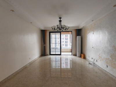 紫钰花园 户型方正 117平 3室2厅1卫 精装 基本没住 出税 87万 可谈 