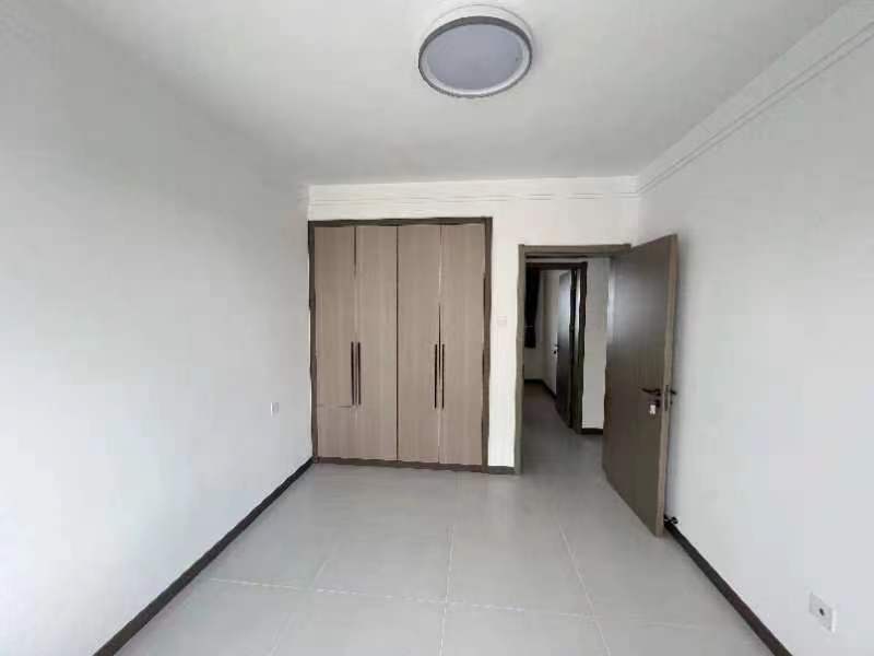 安泰翡翠城 113平 3室2厅 精装未住 齐全 1300元 租房