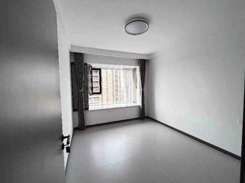 安泰翡翠城 113平 3室2厅 精装未住 齐全 1300元 租房