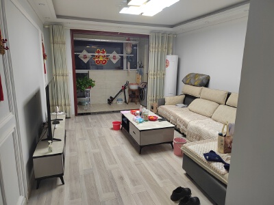 紫钰花园 110.49平 3室2厅 中装 出税 89万