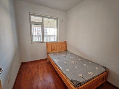 巴黎名城，3室2厅1卫，110㎡，租金1100元/月