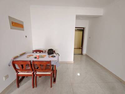 巴黎名城，2室2厅1卫，80㎡，租金1100元/月