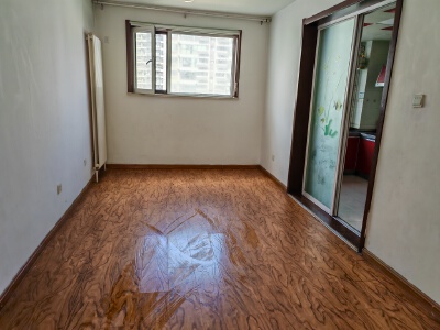 京泰珑玺，3室2厅2卫，148㎡，精装，租金900元/月