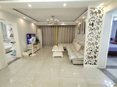 中央绿城，3室2厅1卫，107㎡，售价74.5万