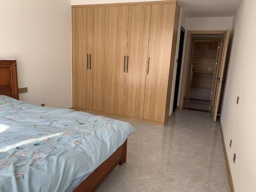 教授花园三期，3室2厅1卫，130㎡，精装，售价110万 二手房