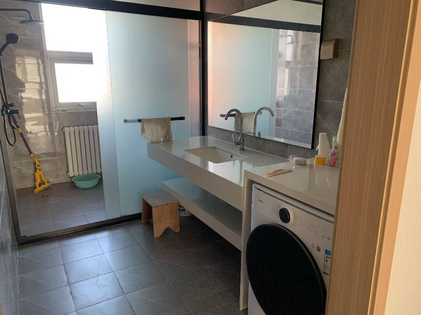 教授花园三期，3室2厅1卫，130㎡，精装，售价110万 二手房