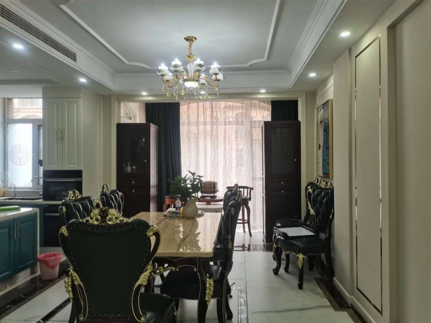 天诚观澜天地(别墅)，5室4厅3卫，202㎡，售价500万 二手房