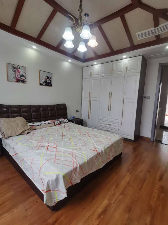 天诚观澜天地(别墅)，5室4厅3卫，202㎡，售价500万 二手房