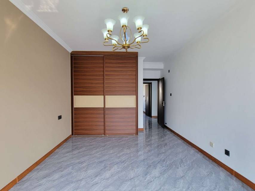 教授花园三期，3室2厅2卫，131.00㎡，精装，售价98.00万 二手房