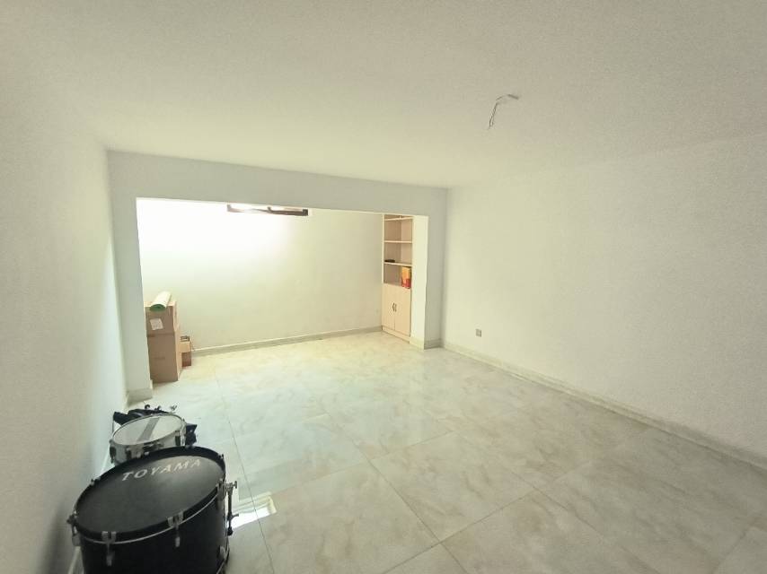 教授花园三期，一楼带院，小复式，三室精装 二手房