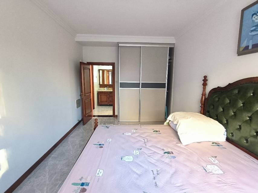 教授花园三期，一楼带院，小复式，三室精装 二手房