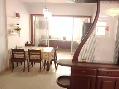 新城花园，3室2厅1卫，148㎡，售价155万有车库