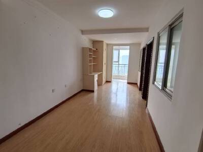 新城花园，72㎡，售价69万