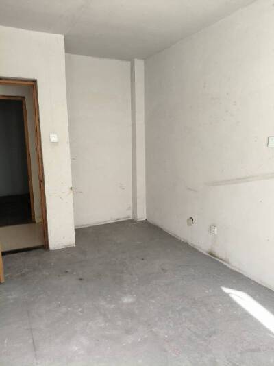 兴海花园，3室2厅1卫，88㎡，售价42万