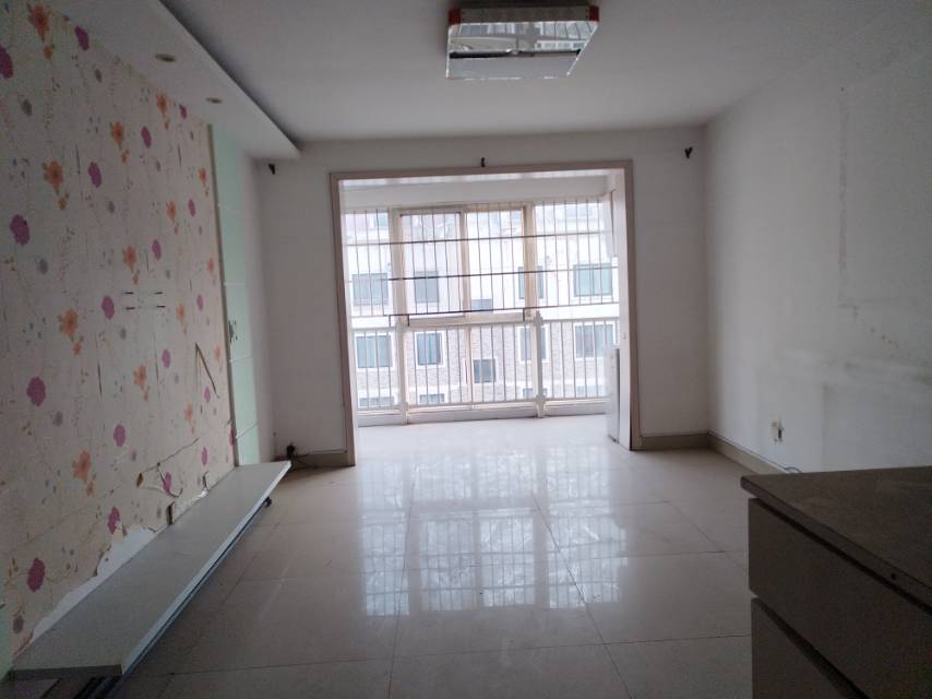 安泰水晶花园，5室3厅2卫，156㎡，简装，售价55万 二手房