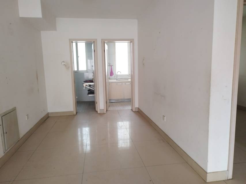 安泰水晶花园，5室3厅2卫，156㎡，简装，售价55万 二手房