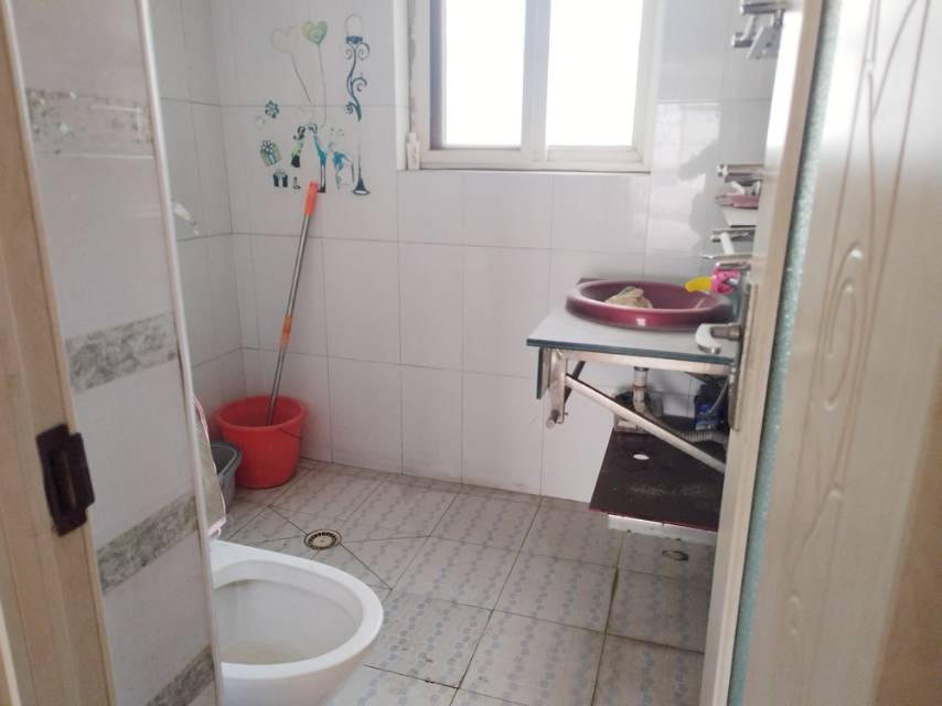 安泰水晶花园，5室3厅2卫，156㎡，简装，售价55万 二手房