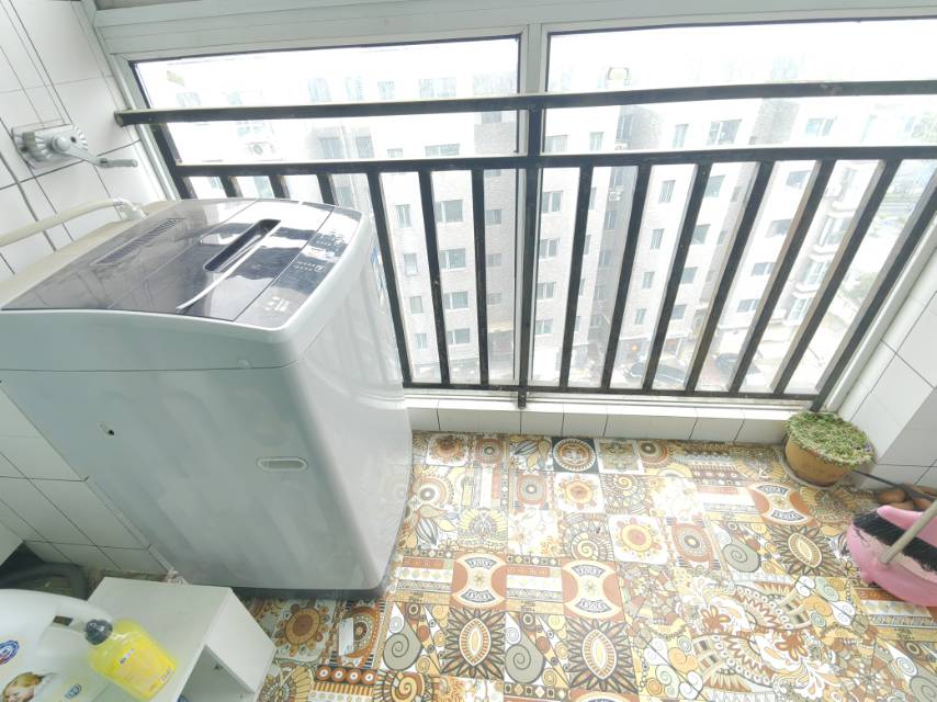 北京路本部！风景水岸电梯房50平1室精装出税35万可小议 二手房