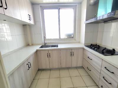 龙特假日湾，3室2厅1卫，110㎡，售价92万