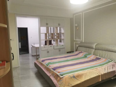 山语罗兰(别墅)，5室3厅3卫，280.00㎡，售价228.00万