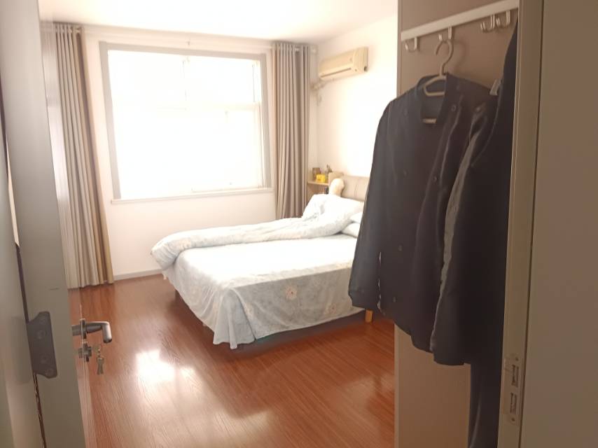 新城花园，3室2厅1卫，125㎡，售价102万 二手房