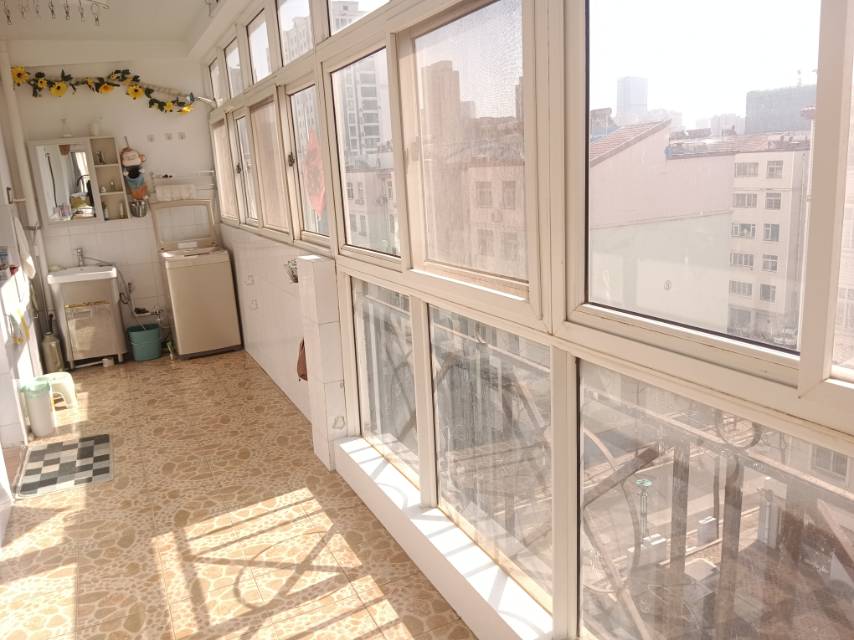 新城花园，3室2厅1卫，125㎡，售价102万 二手房