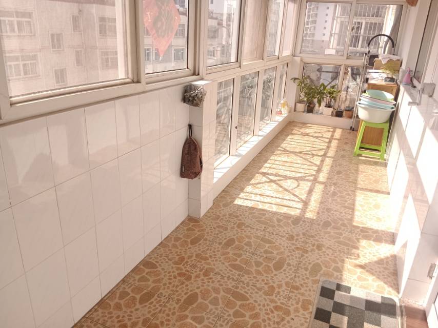 新城花园，3室2厅1卫，125㎡，售价102万 二手房