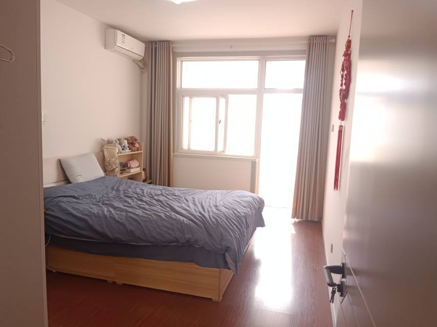 新城花园，3室2厅1卫，125㎡，售价102万 二手房