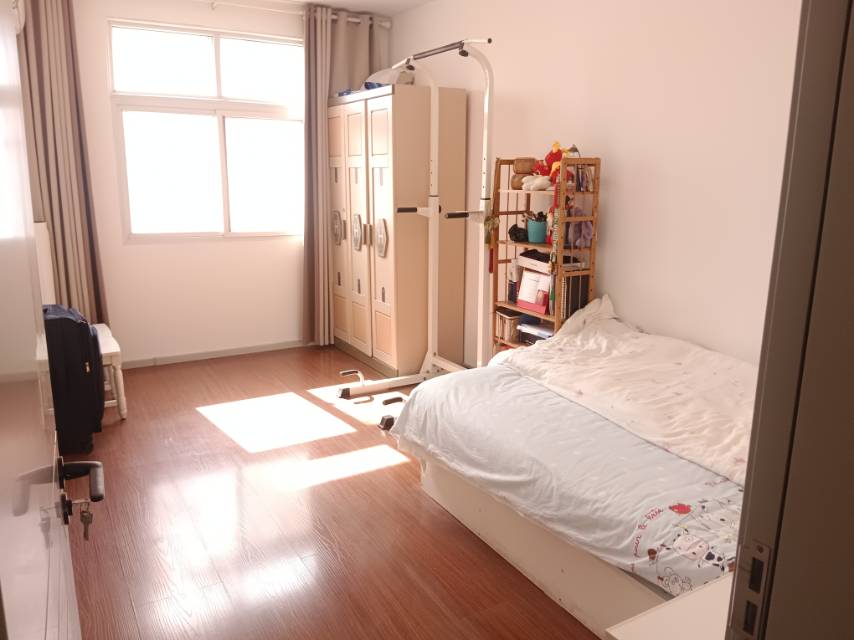 新城花园，3室2厅1卫，125㎡，售价102万 二手房