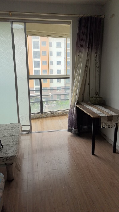 四季圣园南区，2室1厅1卫，76㎡，简装，租金900元/月