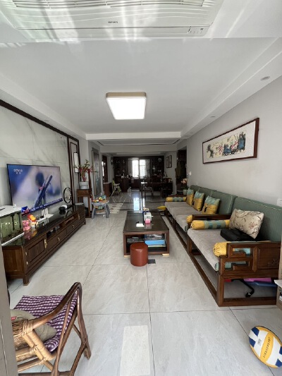 蓝天尚东区A区，3室2厅2卫，145.00㎡，豪装，售价163.00万