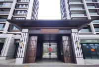 在售情况：国韵叠墅180-248㎡、11层低密小高层45-170㎡。参考价格：小高层均价8800元/㎡、叠墅12000-15000元/㎡。项目一期建设6栋4层中式叠墅，11栋11 层小高层。目前401-406#6栋叠墅，201-207#7栋小高层房源已交房入住。