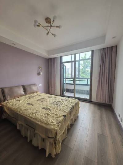 山水龙庭(别墅)，6室4厅4卫，350㎡，售价390万