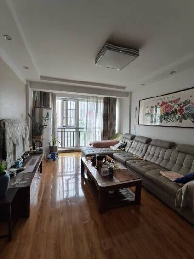 丽水花园，4室2厅1卫，155㎡，售价89万