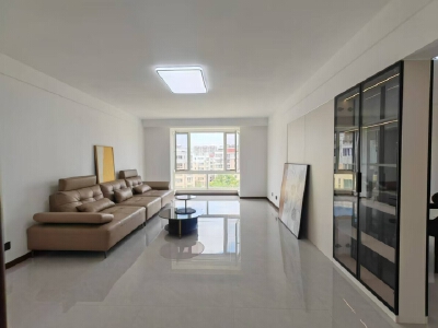 蓝天花园，3室2厅2卫，131.00㎡，售价59.80万