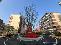 2025年10月28日，天恒荷园迎来盛大交付时刻。北京路上 4-7层电梯纯洋房，荷园二期——云熙园正在热销中，建面约105-136㎡升级产品。