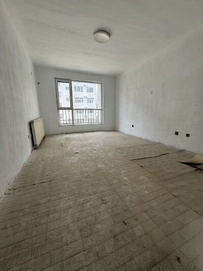 瑞园名城，3室2厅2卫，148㎡，毛坯，售价69万