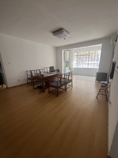 永利国际，3室2厅2卫，134㎡，普装，售价159.8万