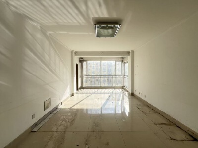 信合苑，3室2厅2卫，139㎡，售价69.8万